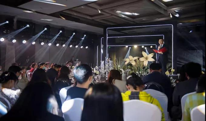香港大厦&贝朵婚礼2021Decade婚礼秀发布会如期举办